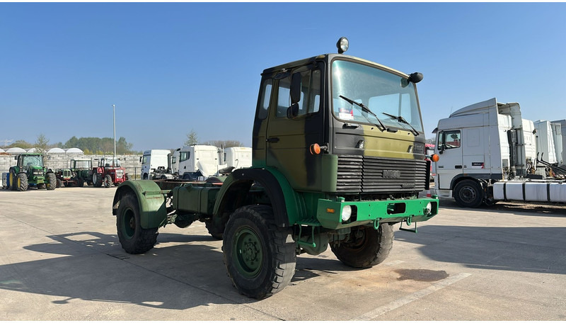 Iveco Magirus 110 - 16 (4X4 / 57000 KM / LAMES / GRAND PONT / 6 CYLINDRES EN LIGNE !! / MANUAL PUMP) - Cab chassis truck: picture 3 Iveco Magirus 110 - 16 (4X4 / 57000 KM / LAMES / GRAND PONT / 6 CYLINDRES EN LIGNE !! / MANUAL PUMP) - Cab chassis truck: picture 3