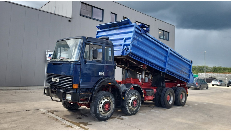 Tipper Iveco Magirus 340-34 (GRAND PONT / LAMES / POMPE MANUELLE / PARFAIT): picture 1
