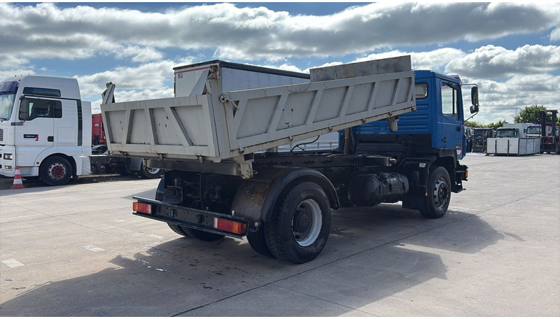 MAN 19.322 (MANUAL PUMP / STEEL SUSP. / LAMES / POMPE MANUELLE / BIG AXLE / GRAND PONT) - Tipper: picture 5 MAN 19.322 (MANUAL PUMP / STEEL SUSP. / LAMES / POMPE MANUELLE / BIG AXLE / GRAND PONT) - Tipper: picture 5