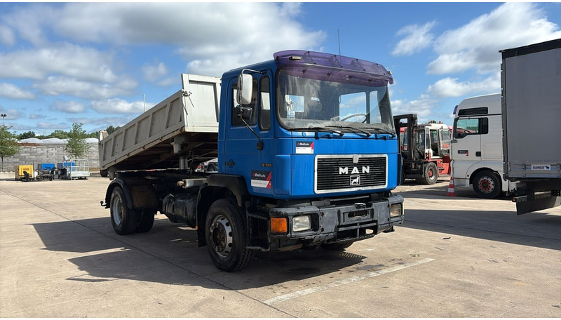 MAN 19.322 (MANUAL PUMP / STEEL SUSP. / LAMES / POMPE MANUELLE / BIG AXLE / GRAND PONT) - Tipper: picture 3 MAN 19.322 (MANUAL PUMP / STEEL SUSP. / LAMES / POMPE MANUELLE / BIG AXLE / GRAND PONT) - Tipper: picture 3