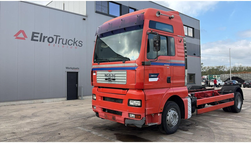 MAN TGA 18.410 (POMPE MANUELLE / MANUAL PUMP / BOITE MANUELLE / MANUAL GEARBOX) - Cab chassis truck: picture 1 MAN TGA 18.410 (POMPE MANUELLE / MANUAL PUMP / BOITE MANUELLE / MANUAL GEARBOX) - Cab chassis truck: picture 1