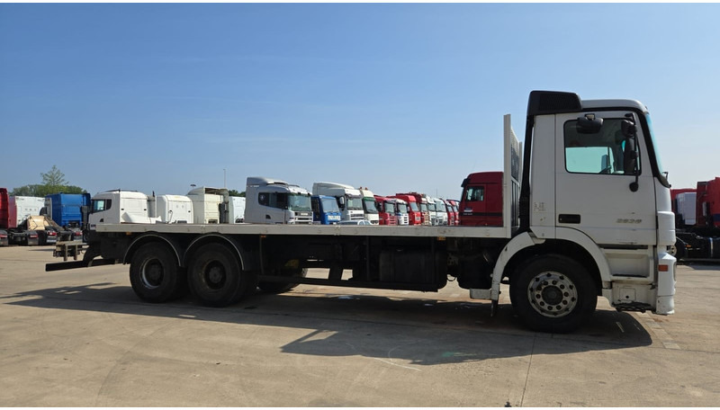Mercedes-Benz Actros 2636 (6X4 / LAMES / GRAND PONT / MP2 / STEEL SUSP. / BOITE MANUELLE / MANUAL GEARBOX / 9M CHASSIS !!!) - Dropside/ Flatbed truck: picture 4 Mercedes-Benz Actros 2636 (6X4 / LAMES / GRAND PONT / MP2 / STEEL SUSP. / BOITE MANUELLE / MANUAL GEARBOX / 9M CHASSIS !!!) - Dropside/ Flatbed truck: picture 4