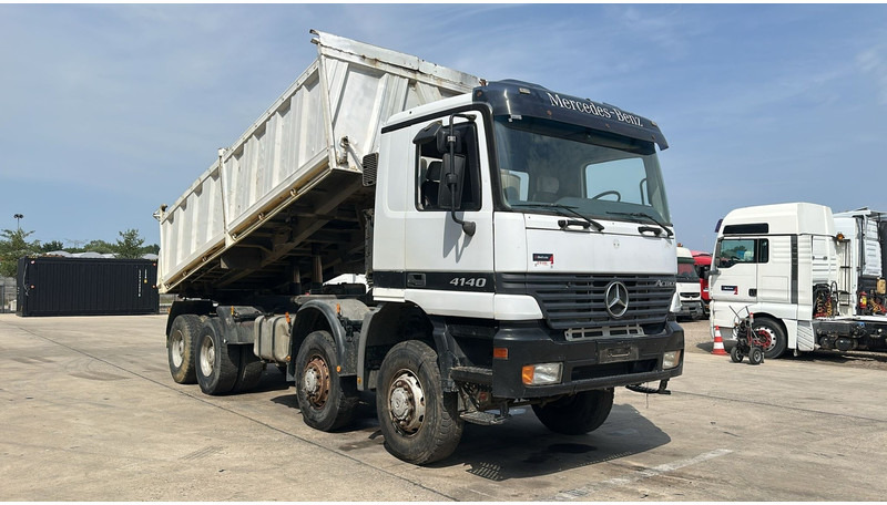 Mercedes-Benz actros 4140 (8X8 / BOITE MANUELLE / MANUAL GEARBOX / LAMES / GRAND PONT / BIG AXLE) - Tipper: picture 5 Mercedes-Benz actros 4140 (8X8 / BOITE MANUELLE / MANUAL GEARBOX / LAMES / GRAND PONT / BIG AXLE) - Tipper: picture 5