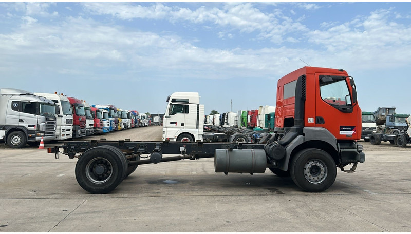 Renault Kerax 370 (GRAND PONT / LAMES / PROPRE / BOITE MANUELLE / STEEL SUSP.) - Cab chassis truck: picture 3 Renault Kerax 370 (GRAND PONT / LAMES / PROPRE / BOITE MANUELLE / STEEL SUSP.) - Cab chassis truck: picture 3