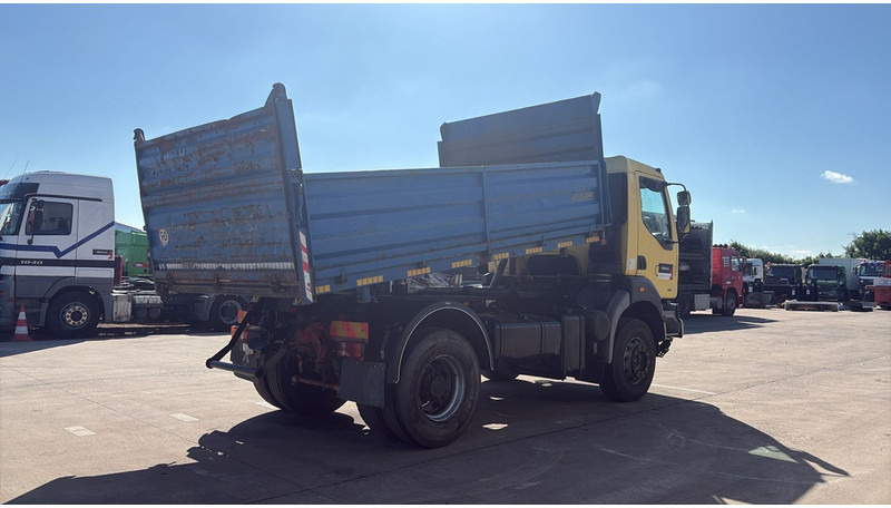Renault Kerax 385 (BOITE MANUELLE / GRAND PONT / LAMES / MANUAL GEARBOX) - Tipper: picture 5 Renault Kerax 385 (BOITE MANUELLE / GRAND PONT / LAMES / MANUAL GEARBOX) - Tipper: picture 5