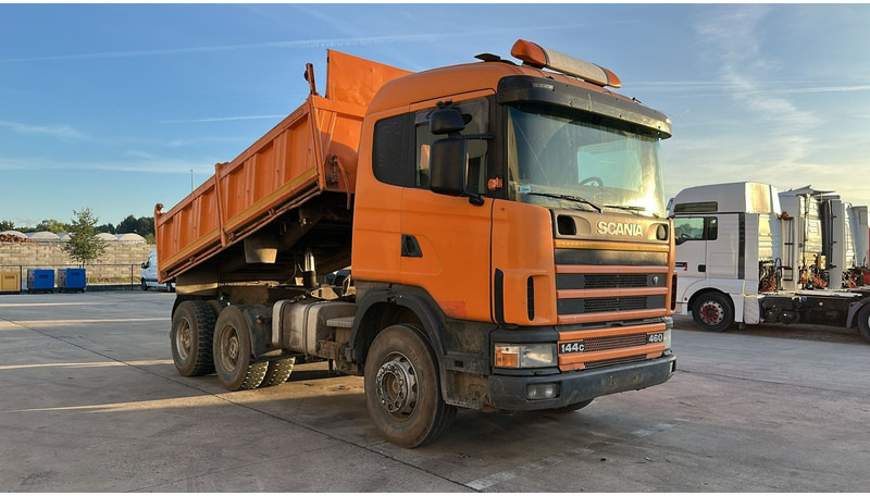 Scania 144-460 (BIG AXLE / GRAND PONT / LAMES / STEEL SUSP. / MANUAL GEARBOX / BOITE MANUELLE) - Tipper: picture 3 Scania 144-460 (BIG AXLE / GRAND PONT / LAMES / STEEL SUSP. / MANUAL GEARBOX / BOITE MANUELLE) - Tipper: picture 3