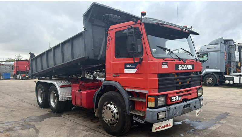 Scania 93-280 (POMPE MANUELLE / MANUAL PUMP / 6X4 / STEEL SUSP. / LAMES) - Tipper: picture 2 Scania 93-280 (POMPE MANUELLE / MANUAL PUMP / 6X4 / STEEL SUSP. / LAMES) - Tipper: picture 2