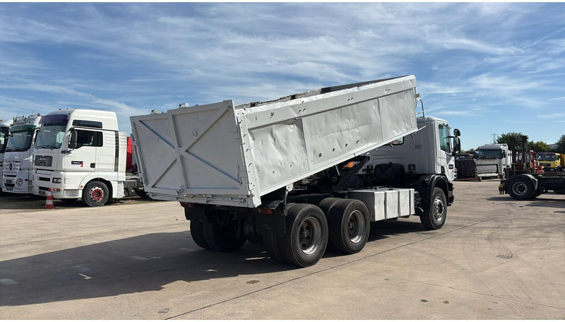 Scania 94 - 260 (BOITE MANUELLE / LAMES / STEEL SUSP. / 6X4 / MANUAL GEARBOX) - Tipper: picture 4 Scania 94 - 260 (BOITE MANUELLE / LAMES / STEEL SUSP. / 6X4 / MANUAL GEARBOX) - Tipper: picture 4