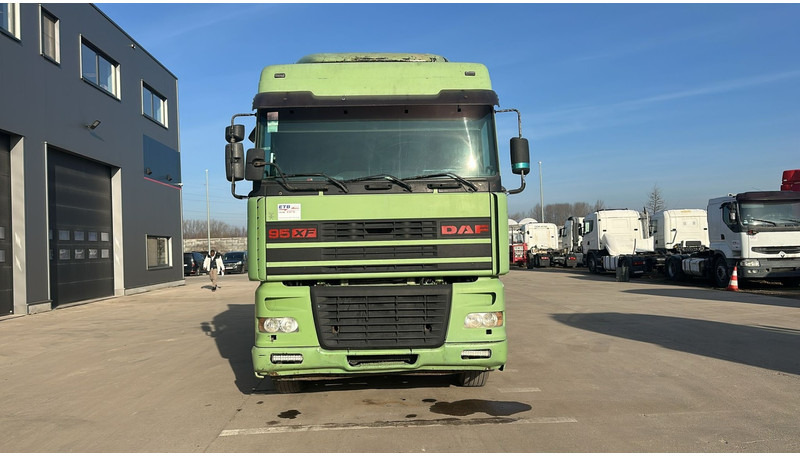 DAF XF 95.430 (EURO 2 / MANUAL PUMP / POMPE MANUELLE / BOITE MANUELLE) - Tractor unit: picture 4 DAF XF 95.430 (EURO 2 / MANUAL PUMP / POMPE MANUELLE / BOITE MANUELLE) - Tractor unit: picture 4
