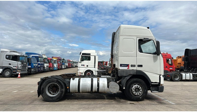 Volvo FH 12.420 (POMPE HYDRAULIQUE / PTO / BOITE MANUELLE / MANUAL GEARBOX) - Tractor unit: picture 3 Volvo FH 12.420 (POMPE HYDRAULIQUE / PTO / BOITE MANUELLE / MANUAL GEARBOX) - Tractor unit: picture 3