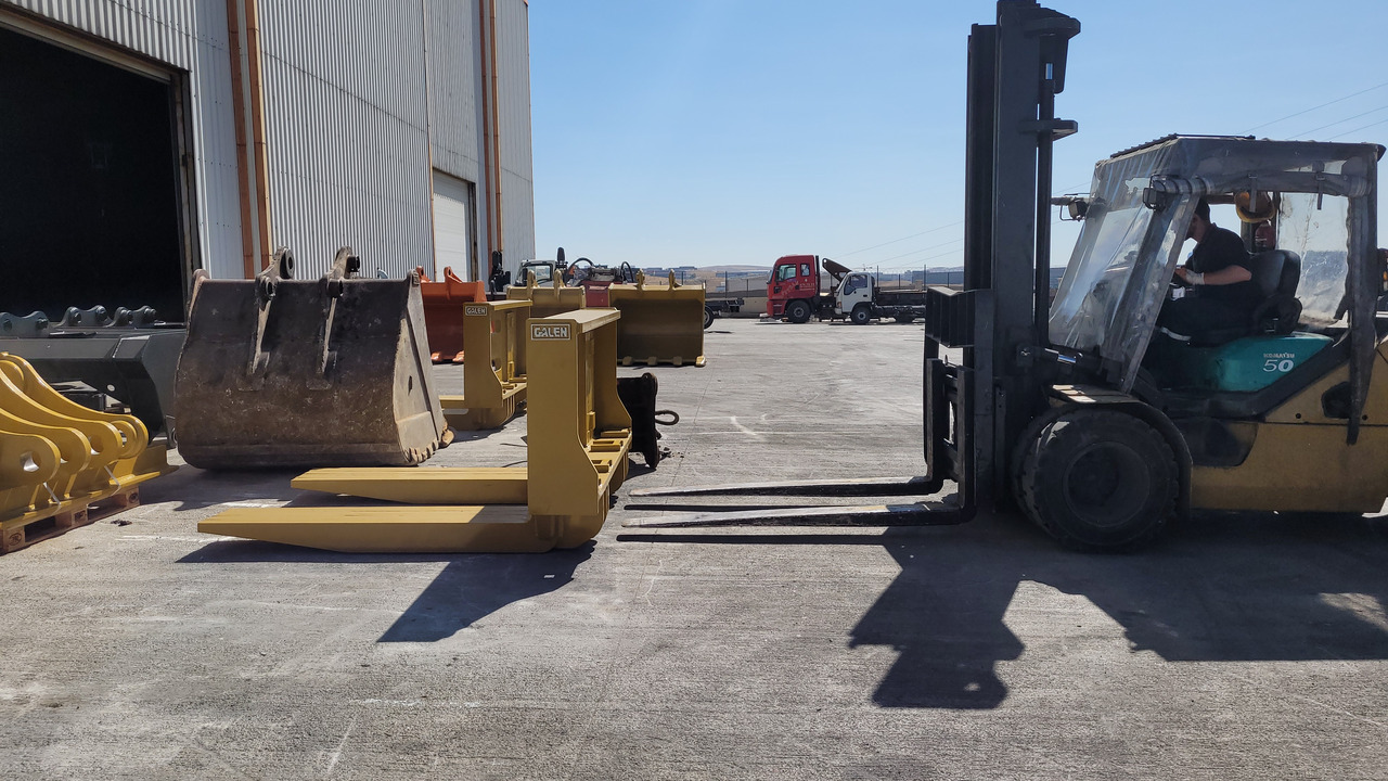 Forks for Wheel loader CATERPILLAR 988 Marble Attachments: picture 8