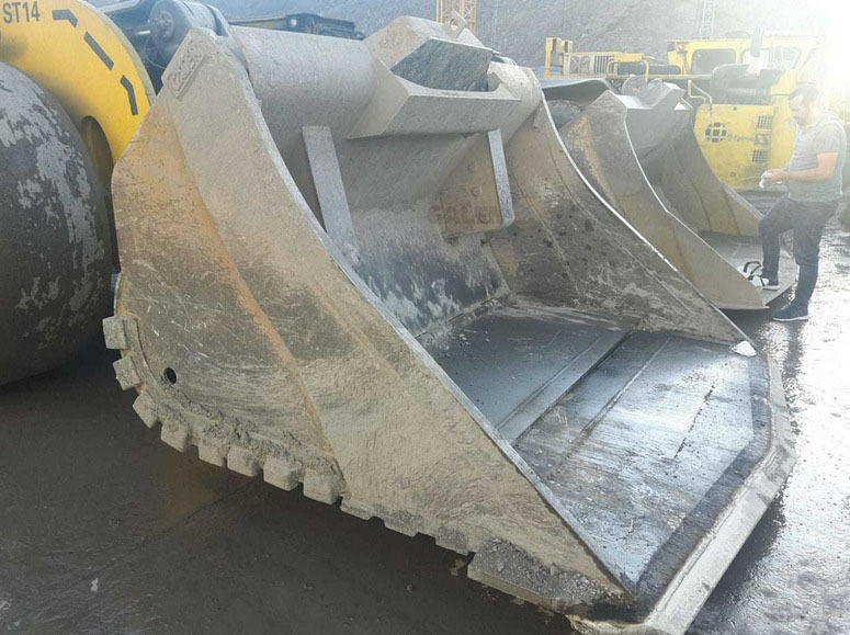 Epiroc ST14 Push Blade - Loader bucket for Loader bucket: picture 5 Epiroc ST14 Push Blade - Loader bucket for Loader bucket: picture 5