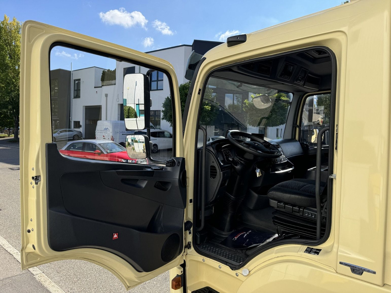 Refrigerator truck Mercedes-Benz Atego 1323L 4-Fleisch-Rohrbahnen TK T600R ATM: picture 13 Refrigerator truck Mercedes-Benz Atego 1323L 4-Fleisch-Rohrbahnen TK T600R ATM: picture 13