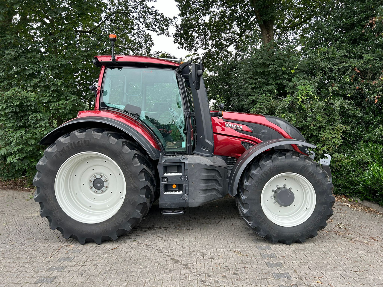 VALTRA T214 Direct - Farm tractor: picture 2 VALTRA T214 Direct - Farm tractor: picture 2