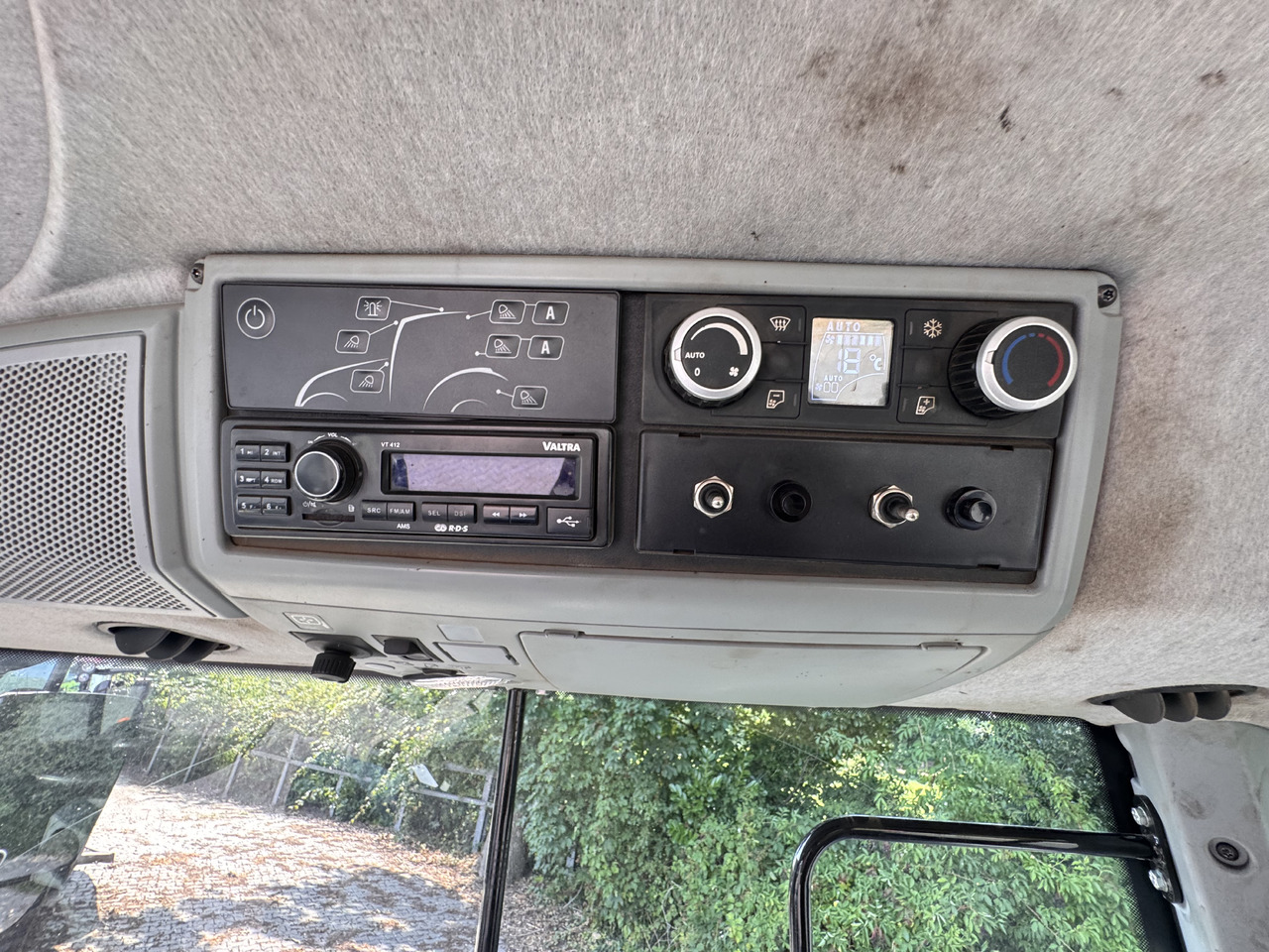 Farm tractor VALTRA T214 Direct: picture 22