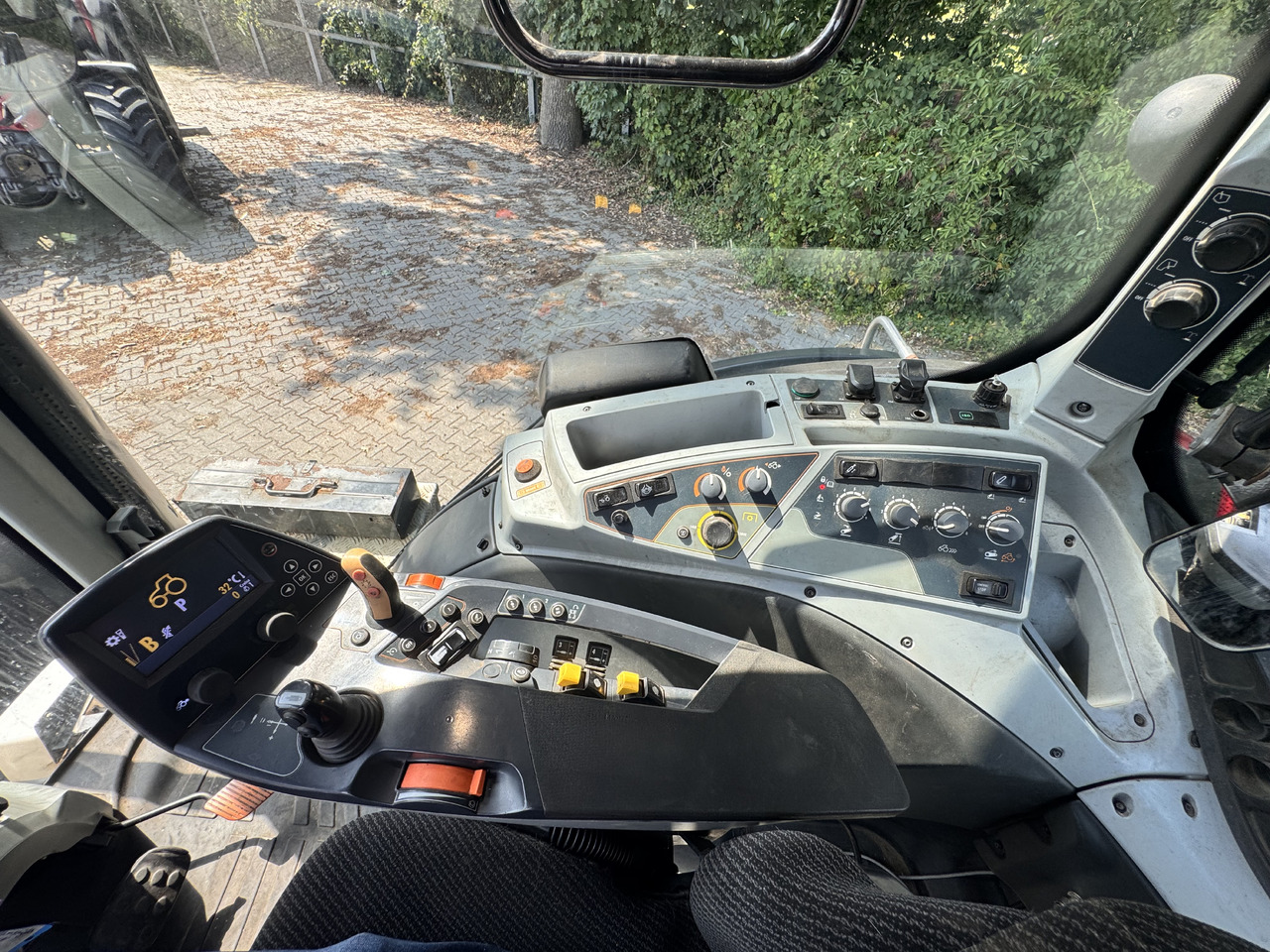 Farm tractor VALTRA T214 Direct: picture 21