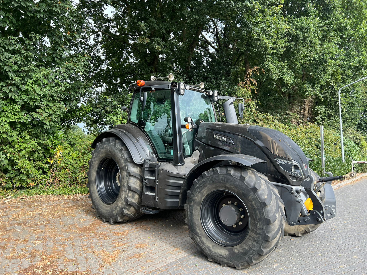 Valtra T174 Versu - Farm tractor: picture 3 Valtra T174 Versu - Farm tractor: picture 3