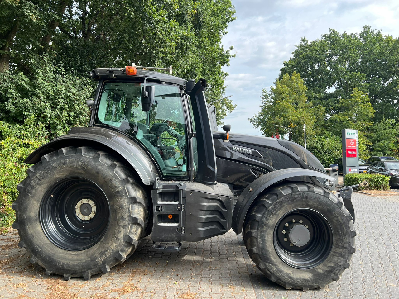Valtra T174 Versu - Farm tractor: picture 4 Valtra T174 Versu - Farm tractor: picture 4