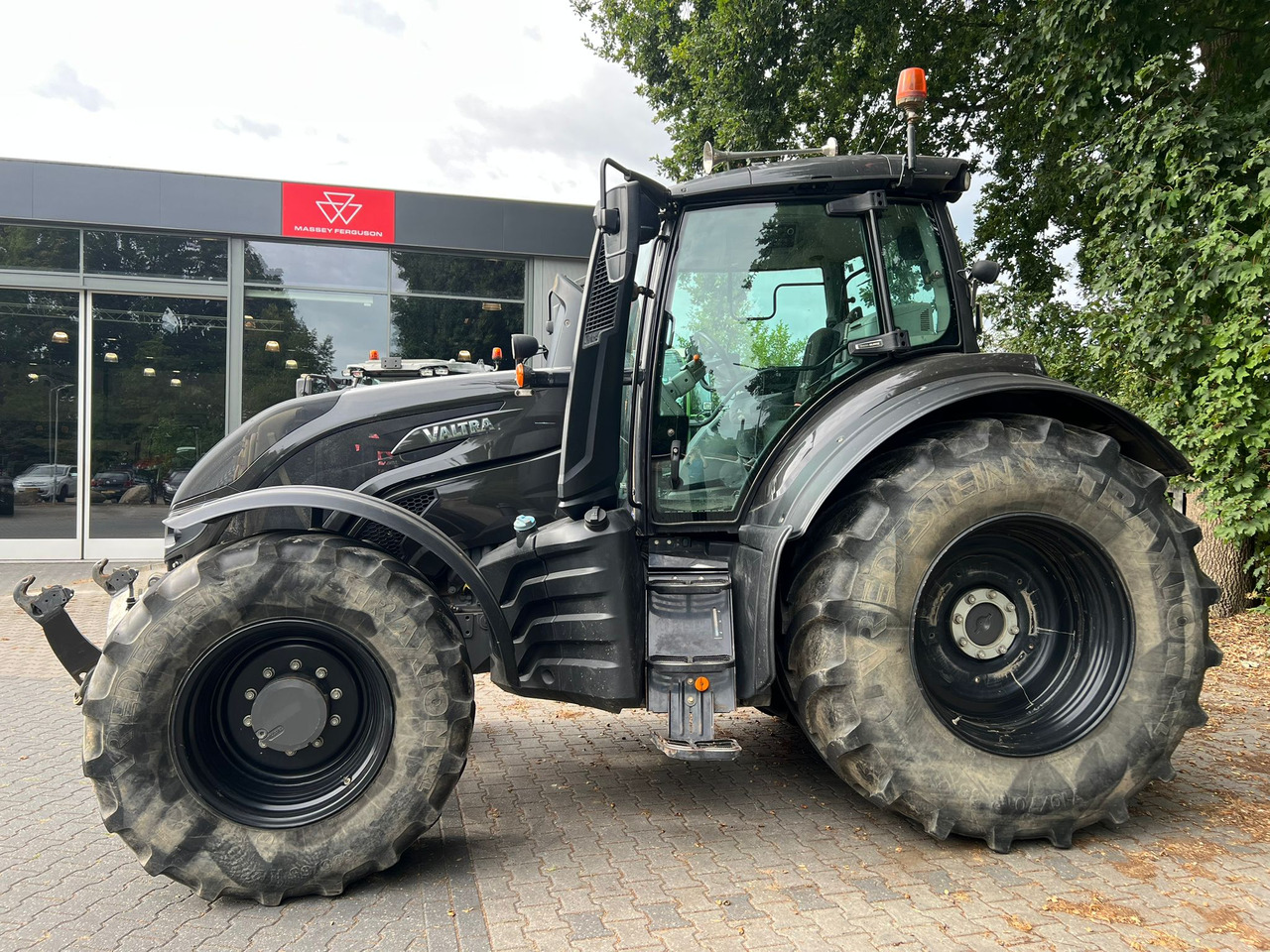 Valtra T174 Versu - Farm tractor: picture 2 Valtra T174 Versu - Farm tractor: picture 2