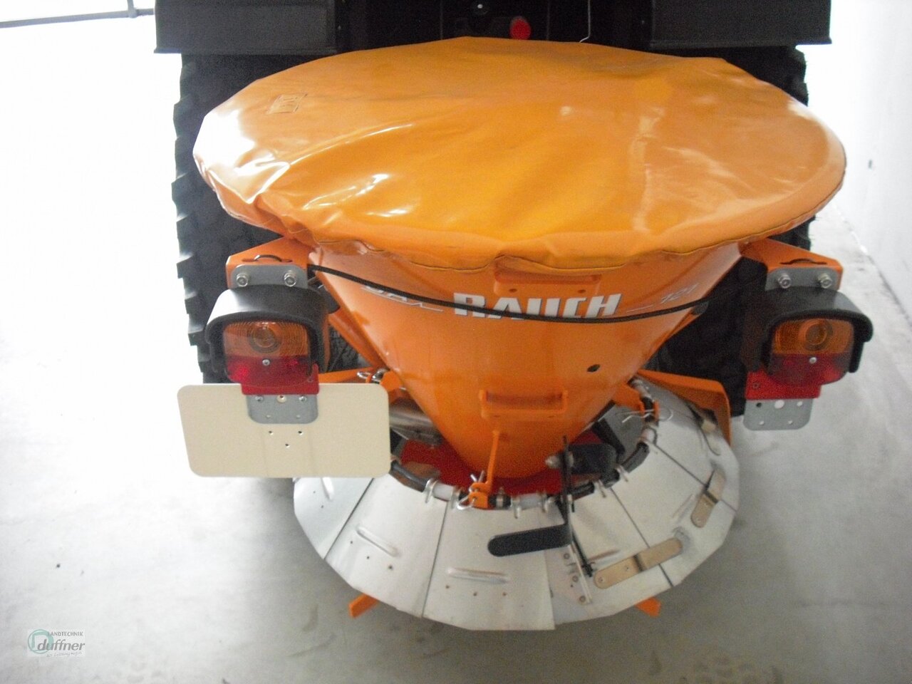 Rauch SA 121 - Sand/ Salt spreader for Farm tractor: picture 4 Rauch SA 121 - Sand/ Salt spreader for Farm tractor: picture 4