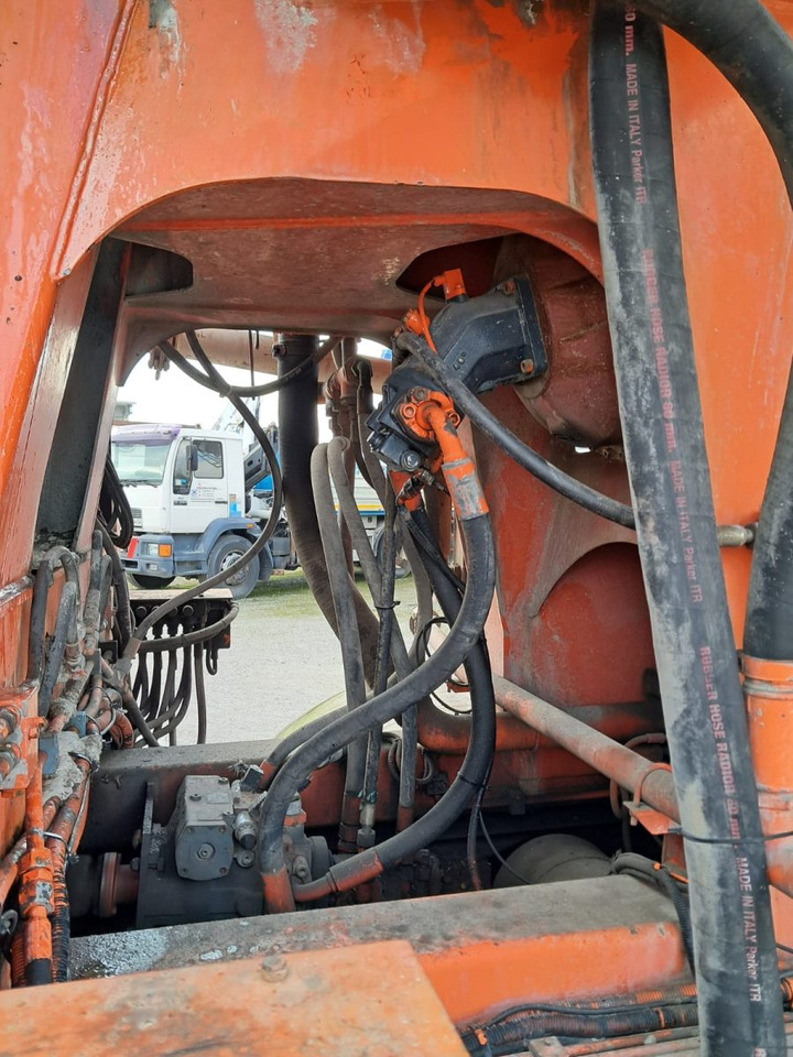 VOLVO FM 84R 440 SERMAC 4Z28 - Mixer pump truck: picture 5 VOLVO FM 84R 440 SERMAC 4Z28 - Mixer pump truck: picture 5