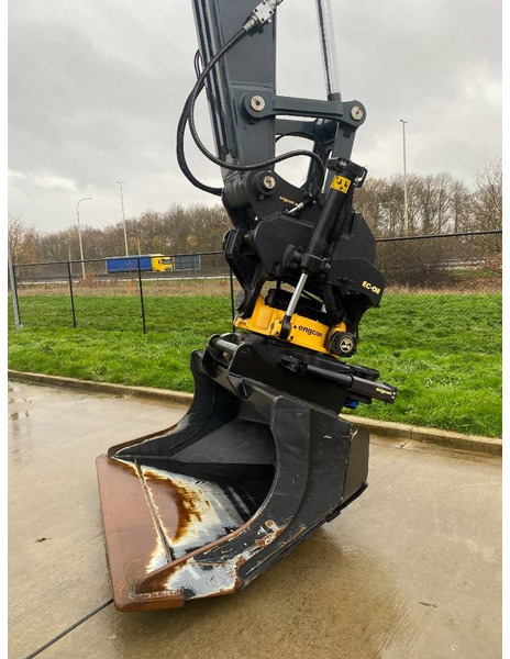 Engcon EC233, OQ80, GB29 = Rotator + Coupler + Gripper + - Attachment for Construction machinery: picture 1 Engcon EC233, OQ80, GB29 = Rotator + Coupler + Gripper + - Attachment for Construction machinery: picture 1