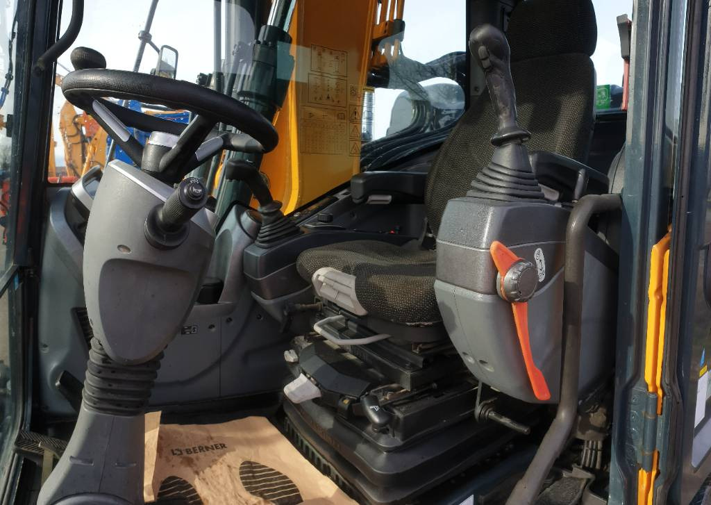Wheel excavator Hyundai HW140: picture 17