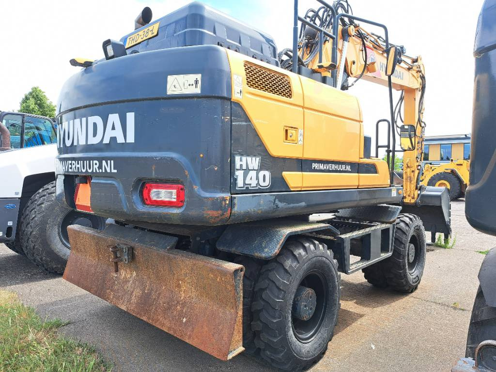 Wheel excavator Hyundai HW140: picture 7