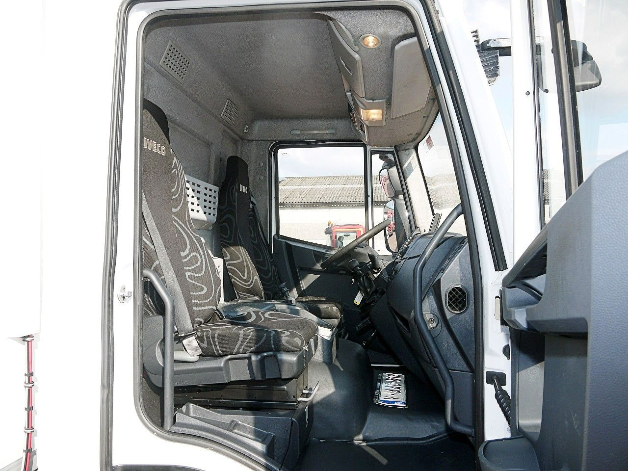 Refrigerator truck Iveco 140E18 FLEISH KUHLKOFFER CARRIER SUPRA 550 LBW Iveco 140E18 FLEISH KUHLKOFFER CARRIER SUPRA 550 LBW: picture 14