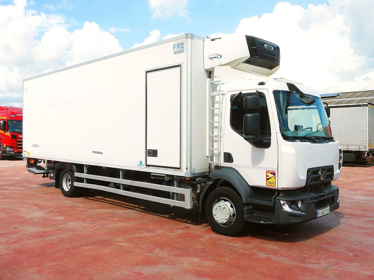Renault D 16 250 KUHLKOFER CARRIER SUPRA 850 / KLIMA A/C - Refrigerator truck: picture 2 Renault D 16 250 KUHLKOFER CARRIER SUPRA 850 / KLIMA A/C - Refrigerator truck: picture 2