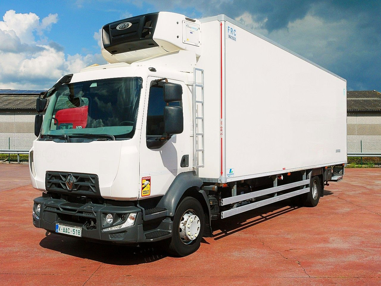 Renault D 16 250 KUHLKOFER CARRIER SUPRA 850 / KLIMA A/C - Refrigerator truck: picture 4 Renault D 16 250 KUHLKOFER CARRIER SUPRA 850 / KLIMA A/C - Refrigerator truck: picture 4