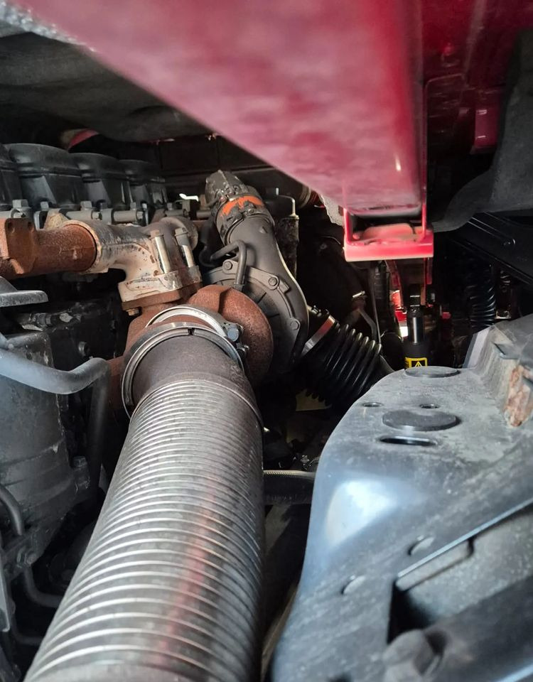 Tractor unit Scania R410: picture 17