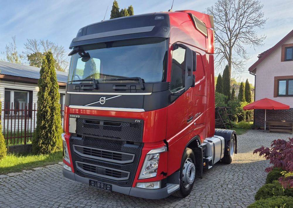 Volvo FH GLOBETROTTER - Tractor unit: picture 1 Volvo FH GLOBETROTTER - Tractor unit: picture 1
