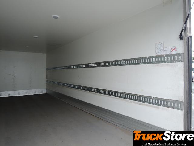 Refrigerator truck Mercedes-Benz Antos 1835 L: picture 10 Refrigerator truck Mercedes-Benz Antos 1835 L: picture 10
