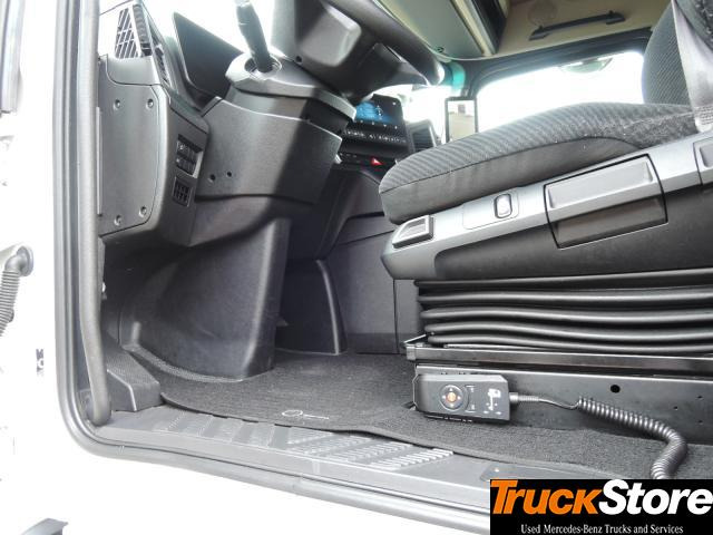 Tractor unit Mercedes-Benz Actros 1845 LS: picture 6
