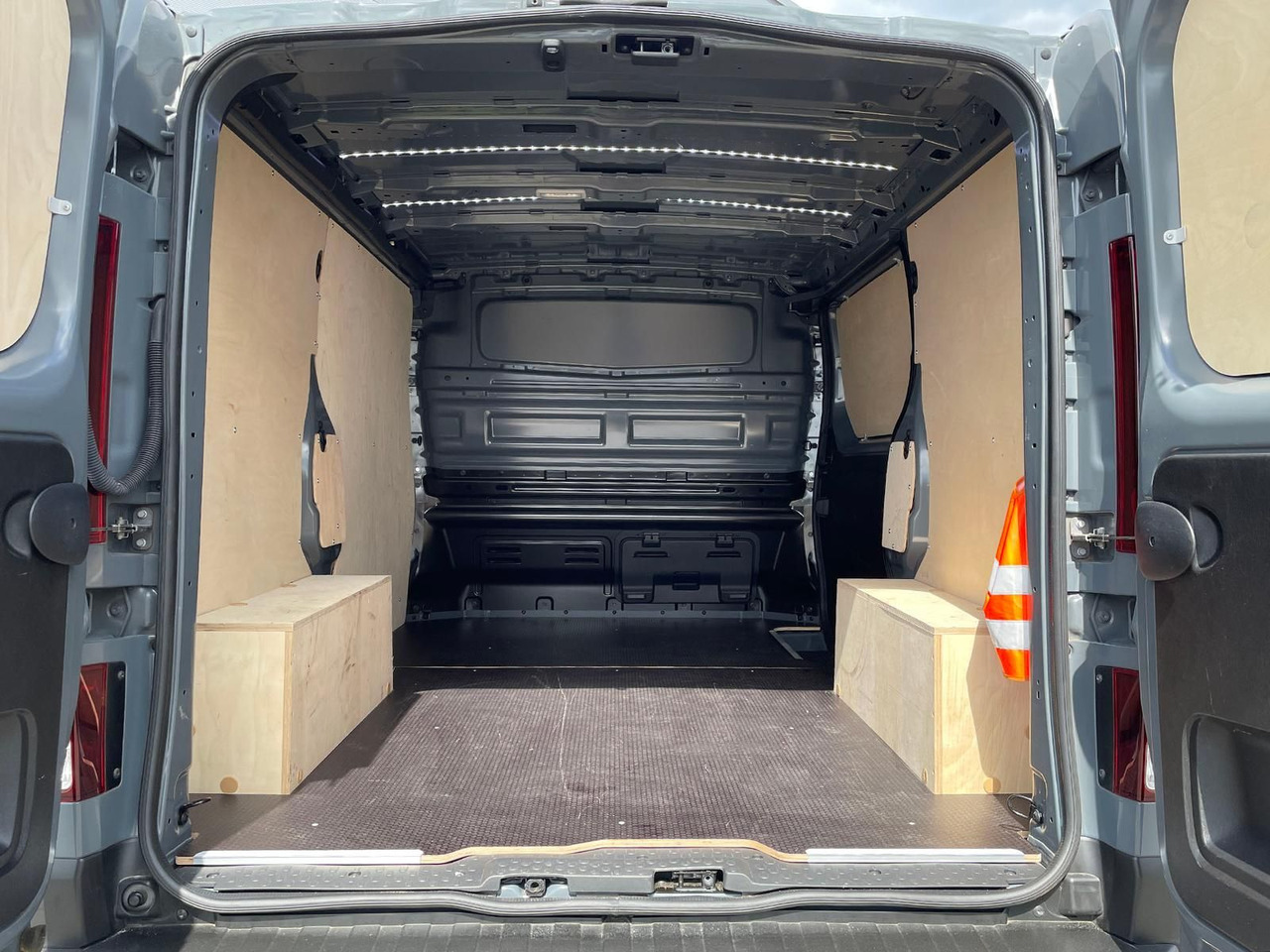Passenger van Renault Trafic Kasten RED EDITION L1H1 AHK LED DAB MFL: picture 34