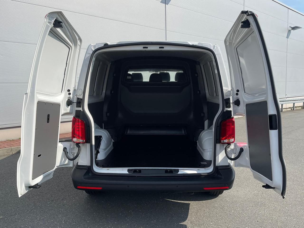 Passenger van Volkswagen T6.1 Transporter MIXTO LR 2.0 TDI KLIMA PDC: picture 29