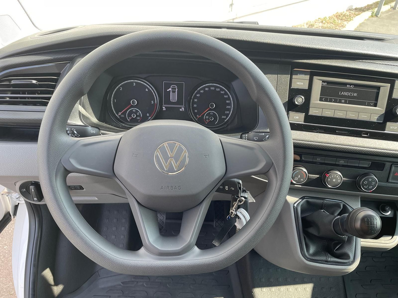 Passenger van Volkswagen T6.1 Transporter MIXTO LR 2.0 TDI KLIMA PDC: picture 15