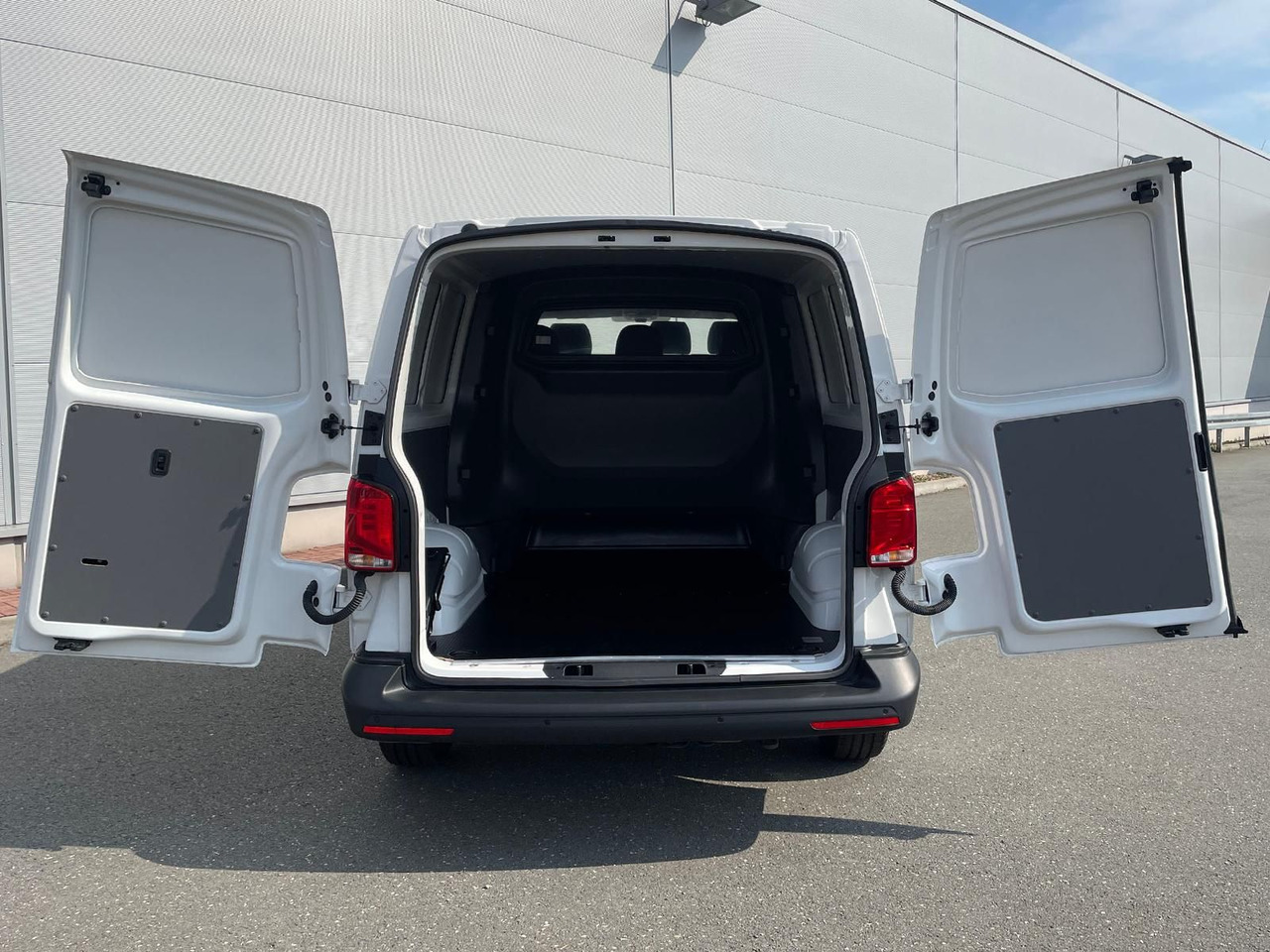 Passenger van Volkswagen T6.1 Transporter MIXTO LR 2.0 TDI KLIMA PDC: picture 31