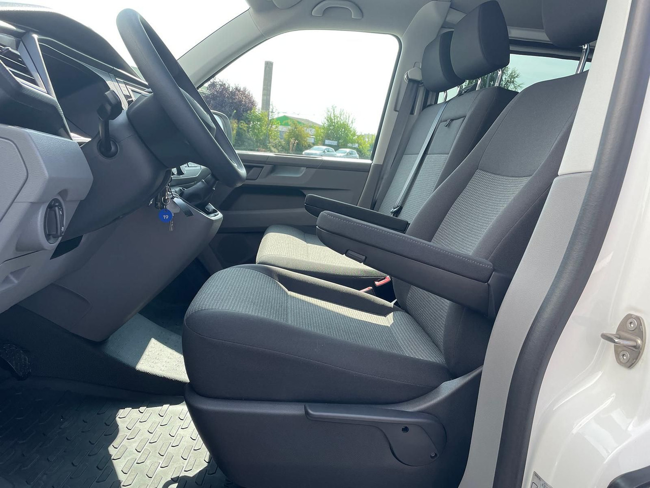 Passenger van Volkswagen T6.1 Transporter MIXTO LR 2.0 TDI KLIMA PDC: picture 13