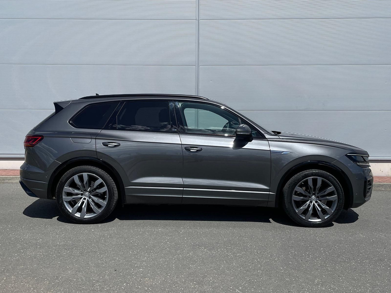 Volkswagen Touareg 4.0 V8 TDI One Million 4M LEDER AHK ACC - SUV: picture 5 Volkswagen Touareg 4.0 V8 TDI One Million 4M LEDER AHK ACC - SUV: picture 5