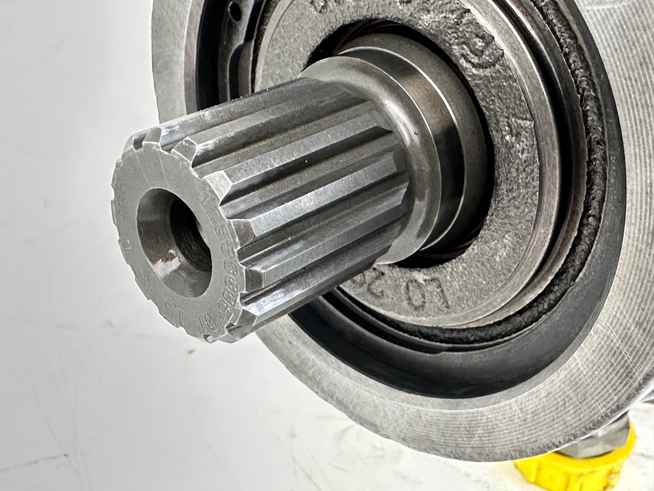 Hydraulic motor for Excavator LIEBHERR Original Hydraulikeinbaumotor AT-FMF045. ID-Nr.9075181 – ID-Nr.10125043A. A309, A311, A312, A314, A316, A900, A904, A918, R313, R317, R900, R904. #A18.12.90158#: picture 19 Hydraulic motor for Excavator LIEBHERR Original Hydraulikeinbaumotor AT-FMF045. ID-Nr.9075181 – ID-Nr.10125043A. A309, A311, A312, A314, A316, A900, A904, A918, R313, R317, R900, R904. #A18.12.90158#: picture 19