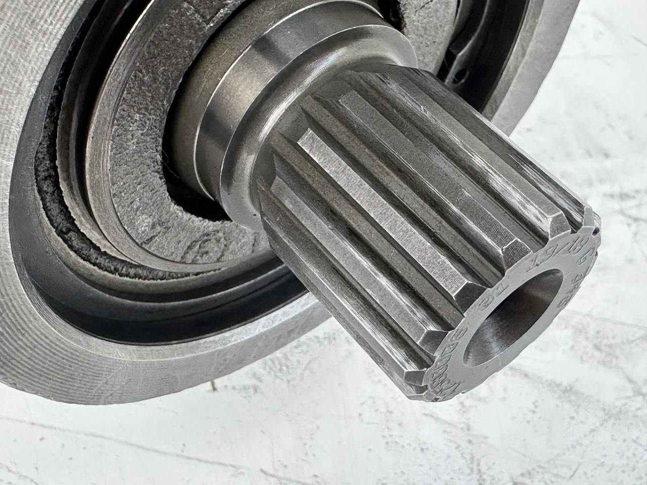 Hydraulic motor for Excavator LIEBHERR Original Hydraulikeinbaumotor AT-FMF045. ID-Nr.9075181 – ID-Nr.10125043A. A309, A311, A312, A314, A316, A900, A904, A918, R313, R317, R900, R904. #A18.12.90158#: picture 18 Hydraulic motor for Excavator LIEBHERR Original Hydraulikeinbaumotor AT-FMF045. ID-Nr.9075181 – ID-Nr.10125043A. A309, A311, A312, A314, A316, A900, A904, A918, R313, R317, R900, R904. #A18.12.90158#: picture 18