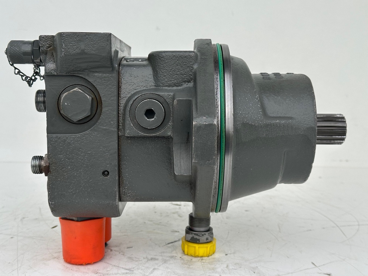 Hydraulic motor for Excavator LIEBHERR Original Hydraulikeinbaumotor AT-FMF045. ID-Nr.9075181 – ID-Nr.10125043A. A309, A311, A312, A314, A316, A900, A904, A918, R313, R317, R900, R904. #A18.12.90158#: picture 6 Hydraulic motor for Excavator LIEBHERR Original Hydraulikeinbaumotor AT-FMF045. ID-Nr.9075181 – ID-Nr.10125043A. A309, A311, A312, A314, A316, A900, A904, A918, R313, R317, R900, R904. #A18.12.90158#: picture 6