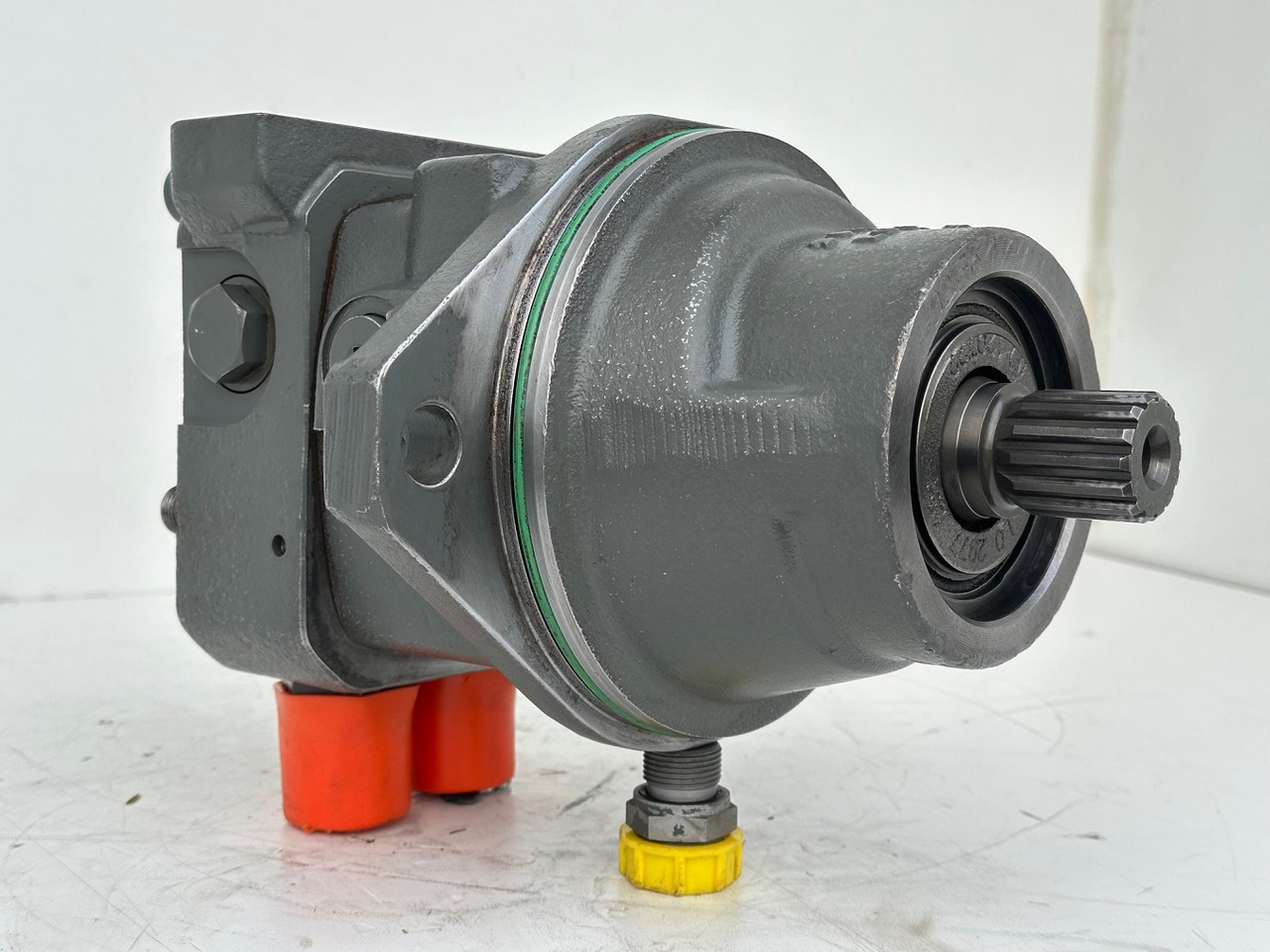 LIEBHERR Original Hydraulikeinbaumotor AT-FMF045. ID-Nr.9075181 – ID-Nr.10125043A. A309, A311, A312, A314, A316, A900, A904, A918, R313, R317, R900, R904. #A18.12.90158# - Hydraulic motor for Excavator: picture 4 LIEBHERR Original Hydraulikeinbaumotor AT-FMF045. ID-Nr.9075181 – ID-Nr.10125043A. A309, A311, A312, A314, A316, A900, A904, A918, R313, R317, R900, R904. #A18.12.90158# - Hydraulic motor for Excavator: picture 4