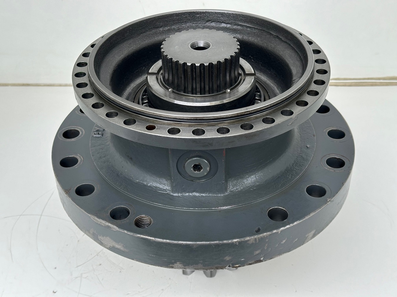 Liebherr Abtriebswellengehäuse ID-Nr.90018934 mit Abtriebswelle ID-Nr.90204999. SAT275/260 - SAT275/261 - SAT275/266 - SAT275/289. #0785#03478# - Transmission for Construction machinery: picture 3 Liebherr Abtriebswellengehäuse ID-Nr.90018934 mit Abtriebswelle ID-Nr.90204999. SAT275/260 - SAT275/261 - SAT275/266 - SAT275/289. #0785#03478# - Transmission for Construction machinery: picture 3