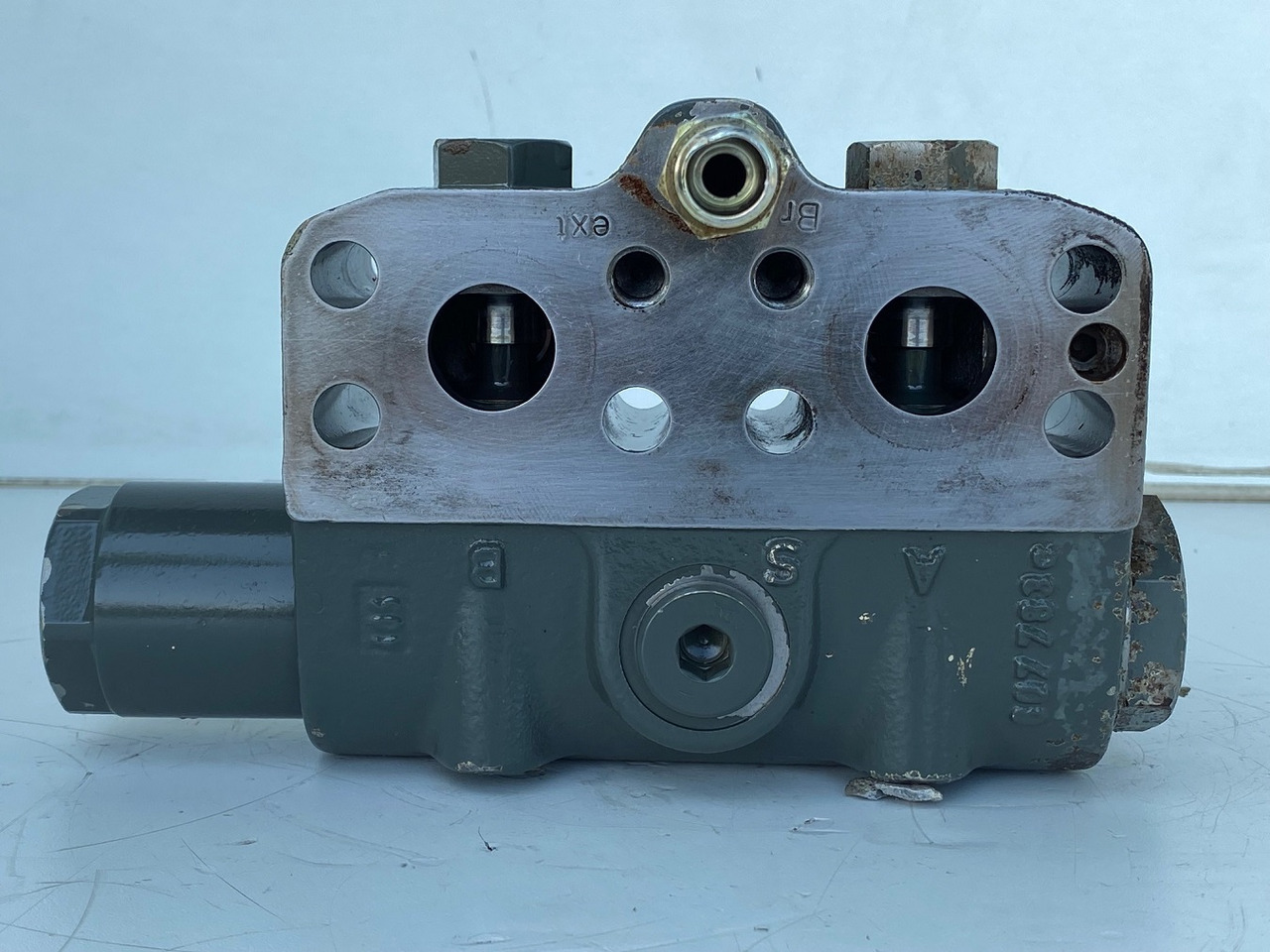 Liebherr Bremsventil ID-Nr.10471957.  LOS914, LOS924, R902, R904, R912, R914, R922, R924, R924 COMP, R924 COMPA.  #STM20.05## - Final drive for Crawler excavator: picture 3 Liebherr Bremsventil ID-Nr.10471957.  LOS914, LOS924, R902, R904, R912, R914, R922, R924, R924 COMP, R924 COMPA.  #STM20.05## - Final drive for Crawler excavator: picture 3