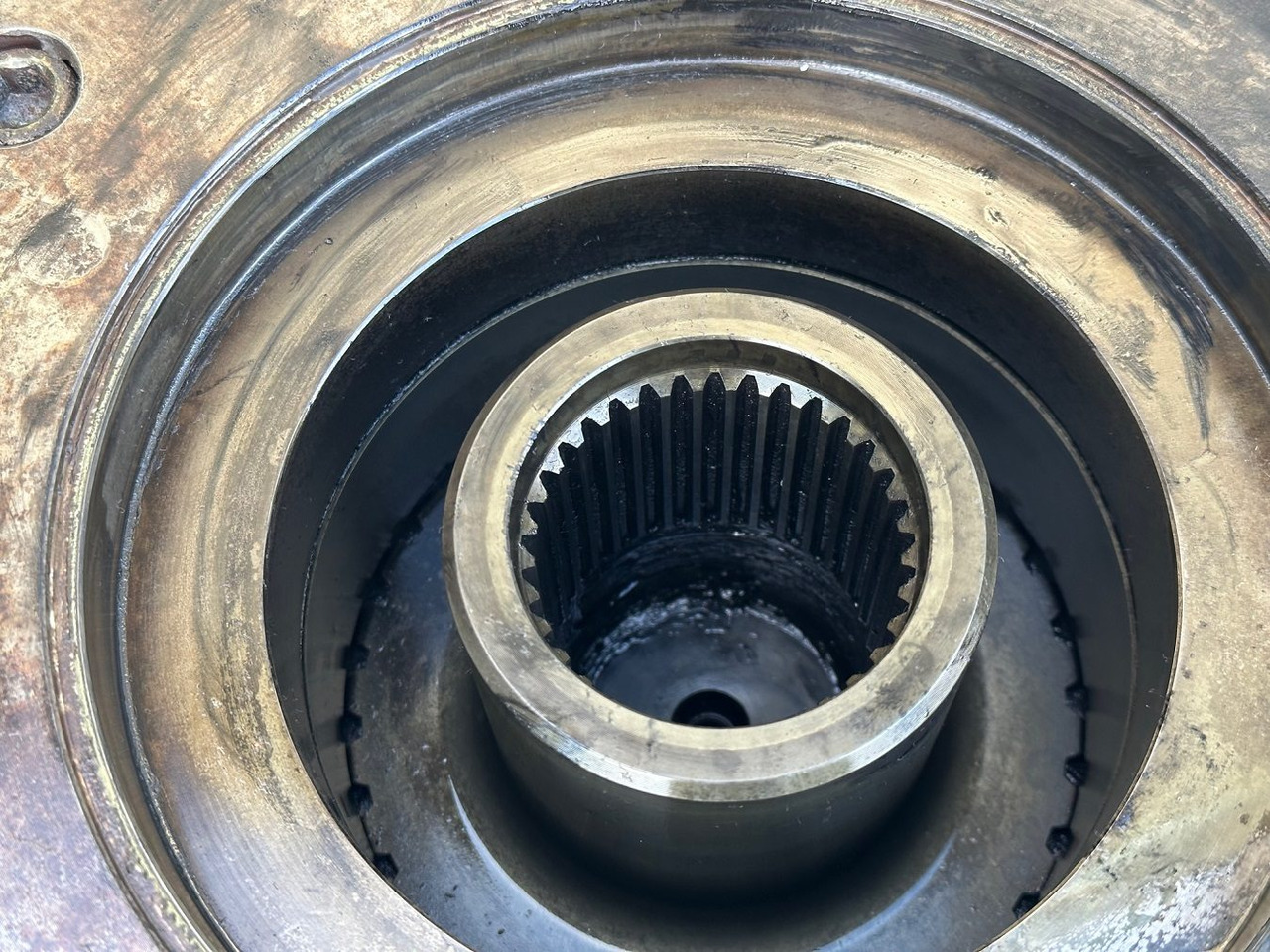 Final drive for Bulldozer Liebherr Fahrantrieb FAT500E502.  ID-Nr.933127201.   PR734L-724 - PR734XL-725 - PR734LGP-726.  #11193.01#: picture 18 Final drive for Bulldozer Liebherr Fahrantrieb FAT500E502.  ID-Nr.933127201.   PR734L-724 - PR734XL-725 - PR734LGP-726.  #11193.01#: picture 18