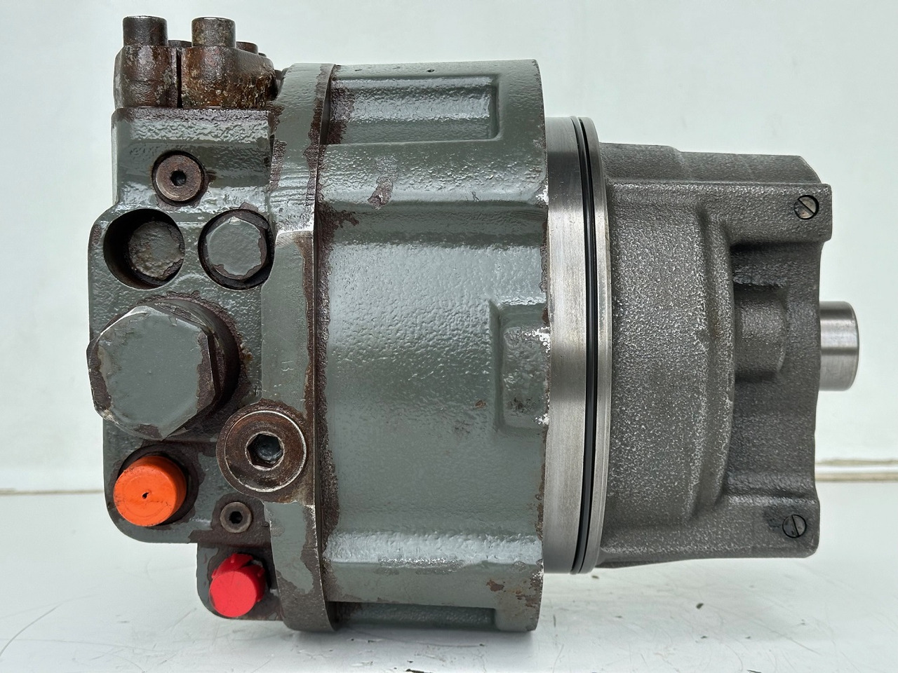 Liebherr Hydraulikeinbaumotor CMVE O 108. ID-Nr.10118562 - ID-Nr.10132610 - ID-Nr.10129048. LOS1916, LOS916, LOS926, R906, R916, R918, R920, R922, R924, R926COMP, R926, R936. #28314# - Hydraulic motor for Construction machinery: picture 3 Liebherr Hydraulikeinbaumotor CMVE O 108. ID-Nr.10118562 - ID-Nr.10132610 - ID-Nr.10129048. LOS1916, LOS916, LOS926, R906, R916, R918, R920, R922, R924, R926COMP, R926, R936. #28314# - Hydraulic motor for Construction machinery: picture 3