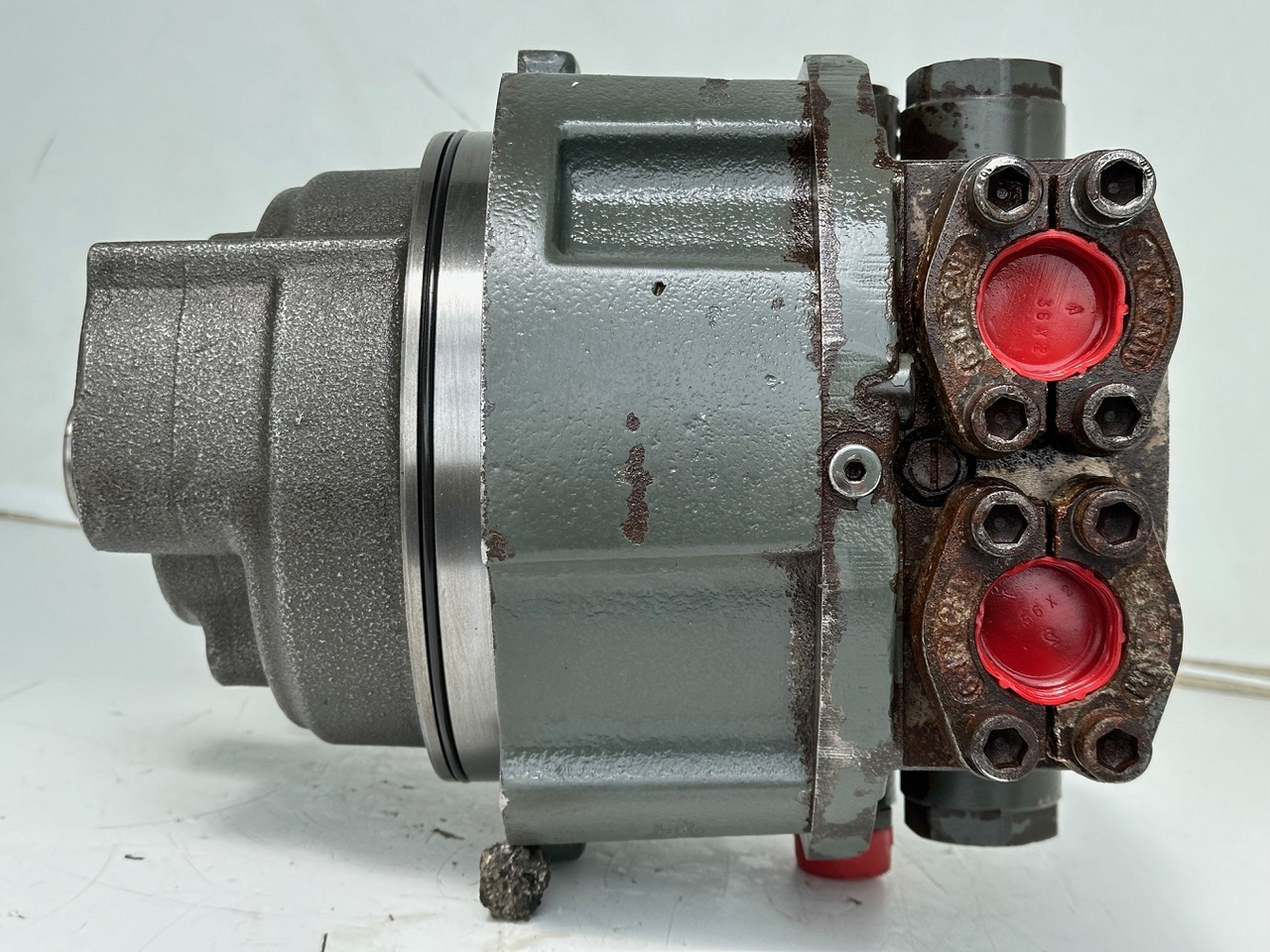 Liebherr Hydraulikeinbaumotor CMVE O 108. ID-Nr.10118562 - ID-Nr.10132610 - ID-Nr.10129048. LOS1916, LOS916, LOS926, R906, R916, R918, R920, R922, R924, R926COMP, R926, R936. #28314# - Hydraulic motor for Construction machinery: picture 5 Liebherr Hydraulikeinbaumotor CMVE O 108. ID-Nr.10118562 - ID-Nr.10132610 - ID-Nr.10129048. LOS1916, LOS916, LOS926, R906, R916, R918, R920, R922, R924, R926COMP, R926, R936. #28314# - Hydraulic motor for Construction machinery: picture 5